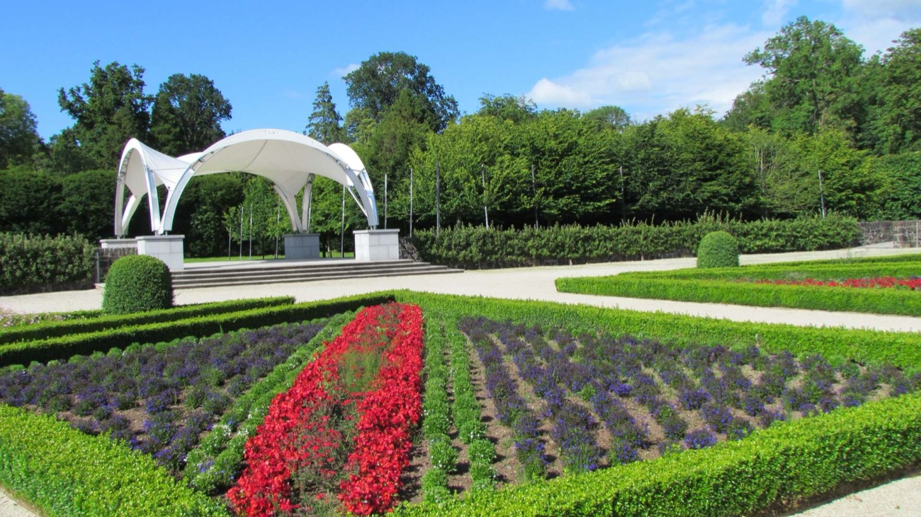 The parterre garden with the white Jubilee canopy and neat beds of red and purple bedding