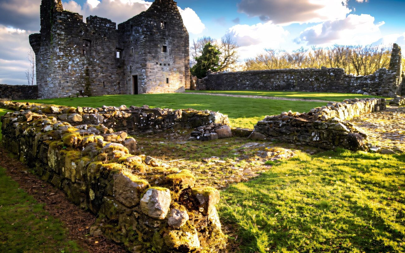The ruined plantation castle and garden at Tully